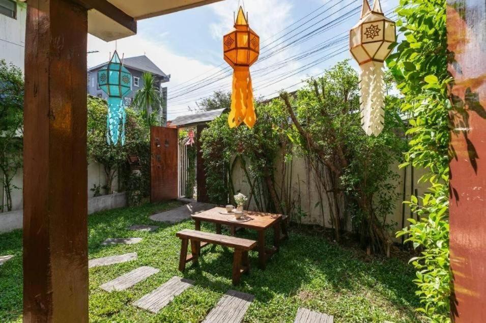 Nearthepark Backpack House Pansiyon Chiang Mai Dış mekan fotoğraf